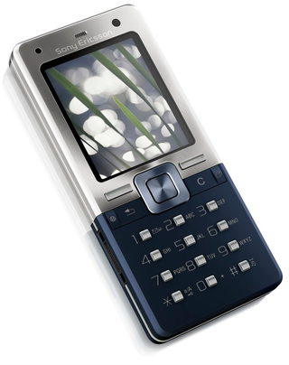 Illustration for article titled Sony Ericsson T650 Packs 3G, 3.2MP Camera Into a Slim Candybar